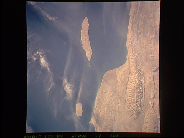 Lavan - Iranian island in the Persian Gulf.- NASA (October 19, 1993)